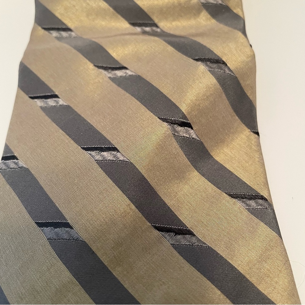Vintage Bugatti Tie 100% Silk Gold/Black Striped - Picture 2 of 4